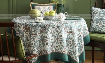 What is a tablecloth made of? What is a tablecloth made of?