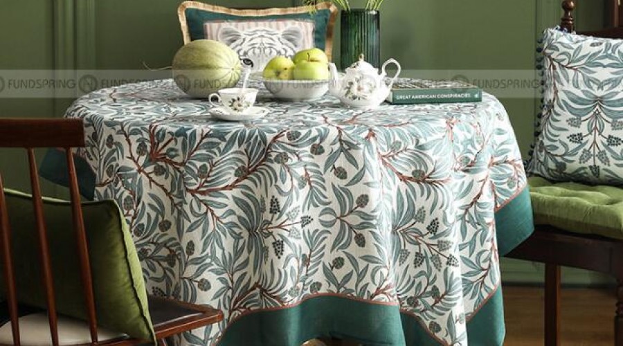 What is a tablecloth made of? What is a tablecloth made of?
