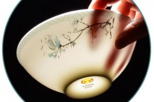 What are the advantages and disadvantages of bone China tableware?