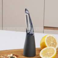 Horn-shaped Peeler Vegetable and Fruit Peeler with Non-slip Handle Horn-shaped Peeler Vegetable and Fruit Peeler with Non-slip Handle
