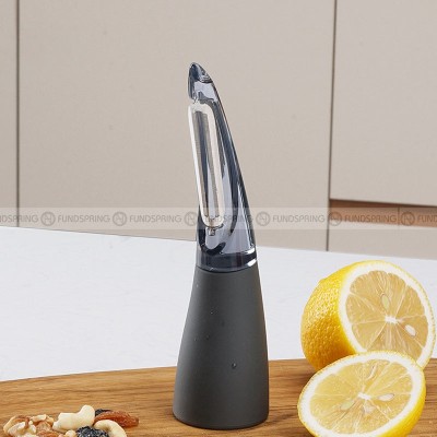 Horn-shaped Peeler Vegetable and Fruit Peeler with Non-slip Handle Horn-shaped Peeler Vegetable and Fruit Peeler with Non-slip Handle