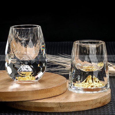 Golden Elegance: Crystal Glass Wine Dispenser Set with Gold Foil Wine Cups Golden Elegance: Crystal Glass Wine Dispenser Set with Gold Foil Wine Cups