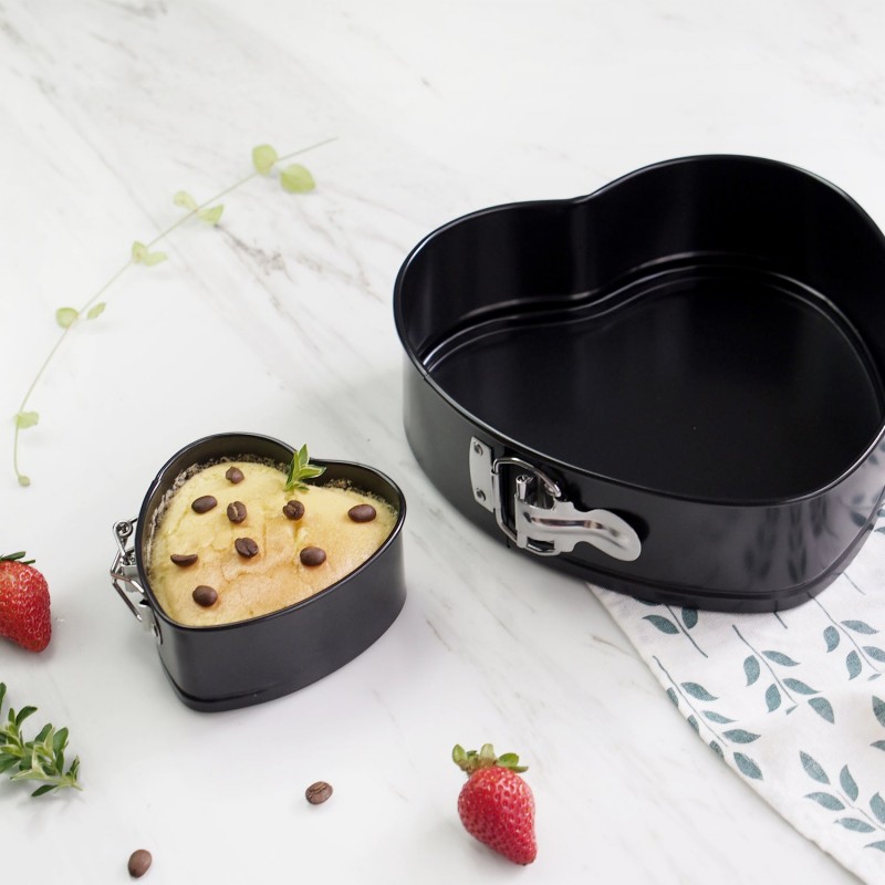 4-Inch Heart-shaped Cake Mold Removable Bottom Baking Pan with Lock 4-Inch Heart-shaped Cake Mold Removable Bottom Baking Pan with Lock