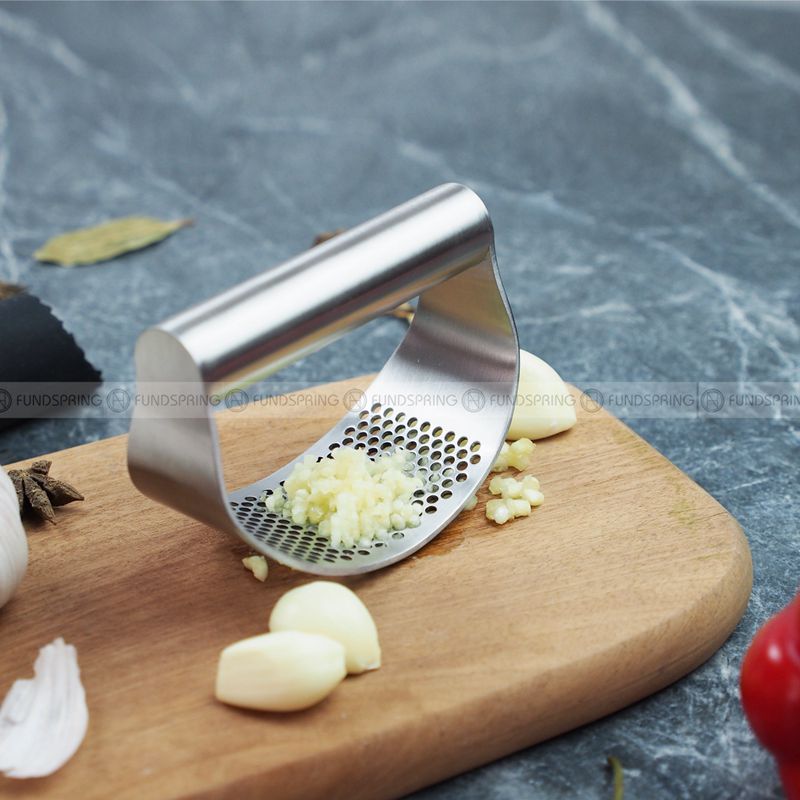 Stainless Steel Manual Garlic and Ginger Masher with Ring Handle Stainless Steel Manual Garlic and Ginger Masher with Ring Handle