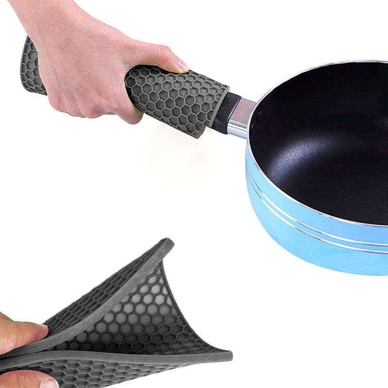 Honeycomb Design Silicone Square Insulation Pad - Non-Slip and Anti-Ironing Protection Honeycomb Design Silicone Square Insulation Pad - Non-Slip and Anti-Ironing Protection
