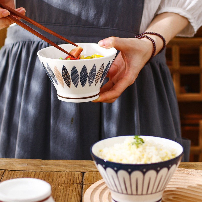Hat-Shaped Japanese Ceramic Bowls - 5'' Underglaze Set Hat-Shaped Japanese Ceramic Bowls - 5'' Underglaze Set