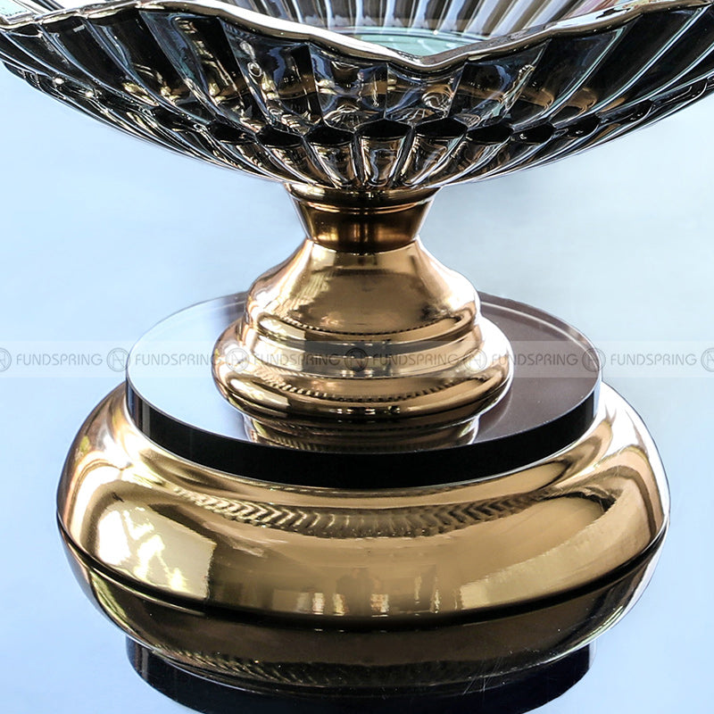 Scandinavian Elegance Crystal Glass Serving Bowl for Candy, Snacks, and Fruits Scandinavian Elegance Crystal Glass Serving Bowl for Candy, Snacks, and Fruits