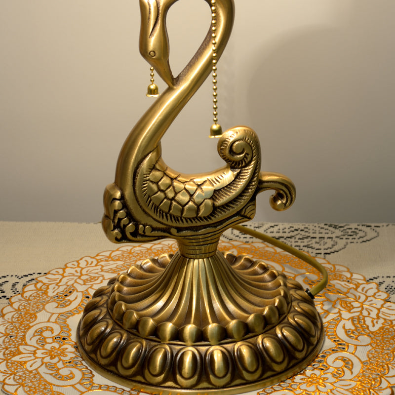 Tiffany Lamp Table Lamp with Shell Lampshade and Brass Swan Lamp Stand Tiffany Lamp Table Lamp with Shell Lampshade and Brass Swan Lamp Stand