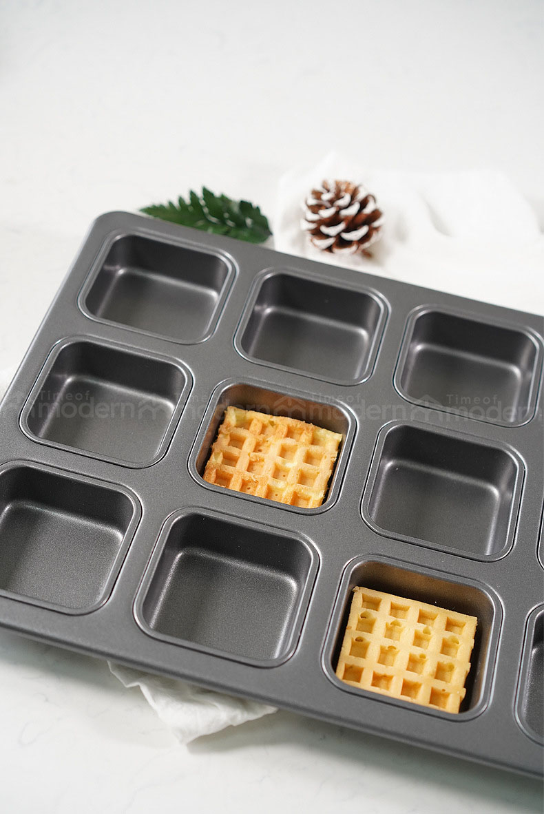 12 Cups Non-stick Baking Pan Square Cupcake Pan  (10).jpg