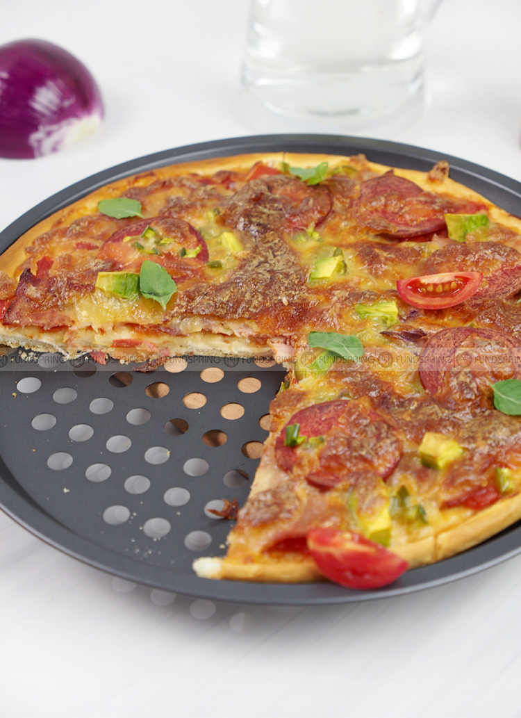12-inch Round Baking Pan Punched Pizza Pan (13).jpg